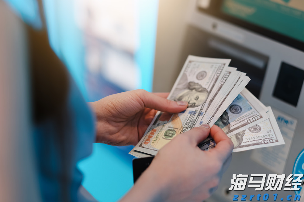 市政务服务中心推出便民措施提升企业办事效率