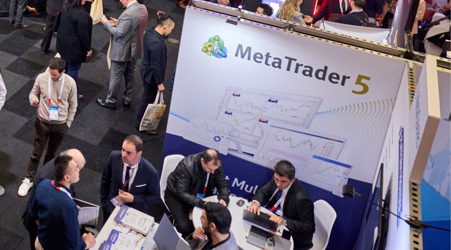 A股收评 | 创业板指大涨1.86% 突破2400点整数关口!算力硬件股延续强势