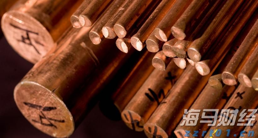 10个手指的穿戴甲，都被她咬掉了……